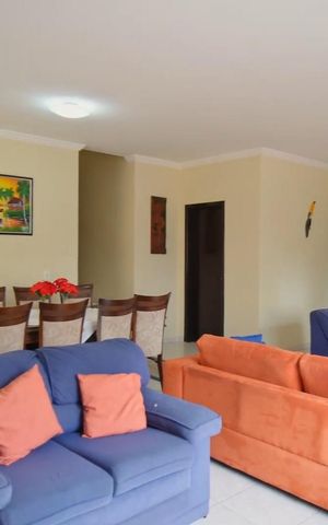 Casa à venda com 248m², 3 quartos e 6 vagas Casa à venda com 248m², 3 quartos e 6 vagasSala
