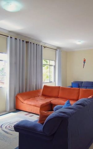 Casa à venda com 248m², 3 quartos e 6 vagas Casa à venda com 248m², 3 quartos e 6 vagasSala