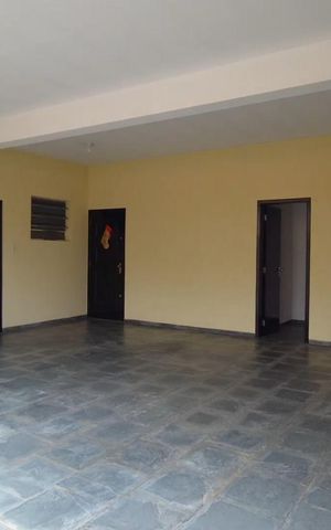 Casa à venda com 248m², 3 quartos e 6 vagas Casa à venda com 248m², 3 quartos e 6 vagasÁrea externa