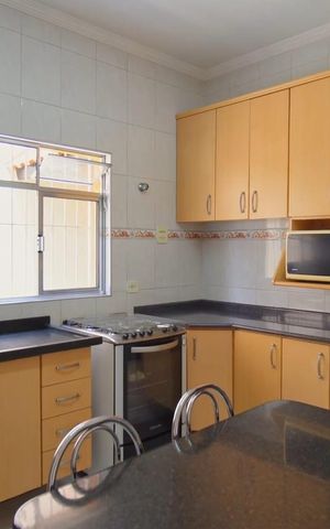 Casa à venda com 248m², 3 quartos e 6 vagas Casa à venda com 248m², 3 quartos e 6 vagasCozinha