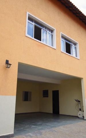 Casa à venda com 248m², 3 quartos e 6 vagas Casa à venda com 248m², 3 quartos e 6 vagasÁrea externa
