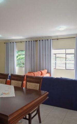 Casa à venda com 248m², 3 quartos e 6 vagas Casa à venda com 248m², 3 quartos e 6 vagasSala
