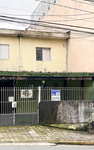 Casa para alugar com 107m², 4 quartos e 1 vagaFachada 