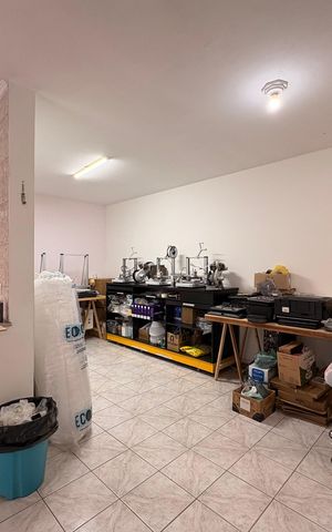Casa à venda com 235m², 7 quartos e 6 vagas Casa à venda com 235m², 7 quartos e 6 vagasSala casa 2