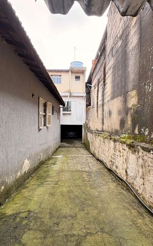 Casa à venda com 235m², 7 quartos e 6 vagas Casa à venda com 235m², 7 quartos e 6 vagasGaragem/ quintal