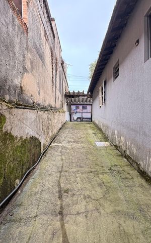 Casa à venda com 235m², 7 quartos e 6 vagas Casa à venda com 235m², 7 quartos e 6 vagasGaragem/ quintal