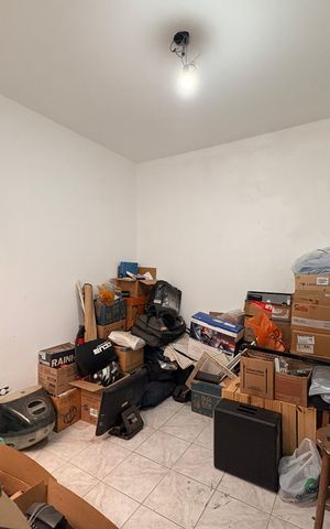 Casa à venda com 235m², 7 quartos e 6 vagas Casa à venda com 235m², 7 quartos e 6 vagasQuarto 1 casa 2