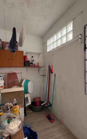 Casa à venda com 235m², 7 quartos e 6 vagas Casa à venda com 235m², 7 quartos e 6 vagasLavanderia