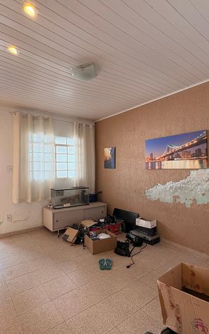 Casa à venda com 235m², 7 quartos e 6 vagas Casa à venda com 235m², 7 quartos e 6 vagasSala