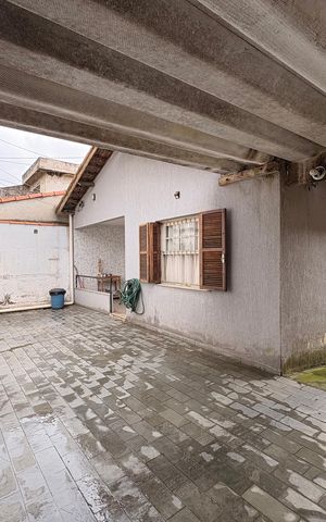 Casa à venda com 235m², 7 quartos e 6 vagas Casa à venda com 235m², 7 quartos e 6 vagasGaragem/ quintal