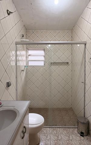 Casa à venda com 235m², 7 quartos e 6 vagas Casa à venda com 235m², 7 quartos e 6 vagasBanheiro casa 2