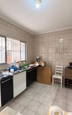 Casa à venda com 235m², 7 quartos e 6 vagas Casa à venda com 235m², 7 quartos e 6 vagasCozinha casa 2