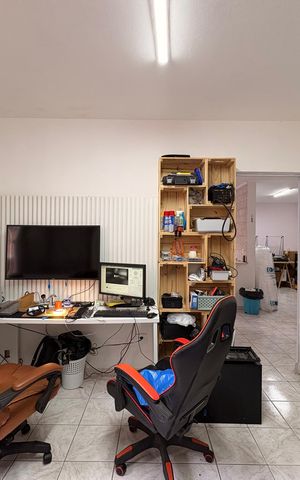 Casa à venda com 235m², 7 quartos e 6 vagas Casa à venda com 235m², 7 quartos e 6 vagasQuarto 2 casa 2