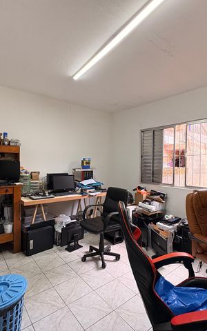 Casa à venda com 235m², 7 quartos e 6 vagas Casa à venda com 235m², 7 quartos e 6 vagasQuarto 2 casa 2