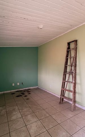 Casa à venda com 235m², 7 quartos e 6 vagas Casa à venda com 235m², 7 quartos e 6 vagasSala casa 3