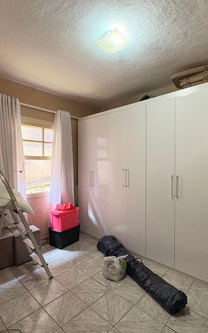 Casa à venda com 235m², 7 quartos e 6 vagas Casa à venda com 235m², 7 quartos e 6 vagasQuarto 3