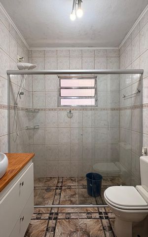 Casa à venda com 235m², 7 quartos e 6 vagas Casa à venda com 235m², 7 quartos e 6 vagasBanheiro