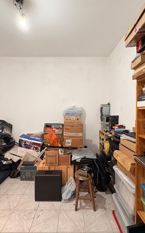 Casa à venda com 235m², 7 quartos e 6 vagas Casa à venda com 235m², 7 quartos e 6 vagasQuarto 1 casa 2