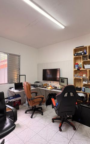 Casa à venda com 235m², 7 quartos e 6 vagas Casa à venda com 235m², 7 quartos e 6 vagasQuarto 2 casa 2