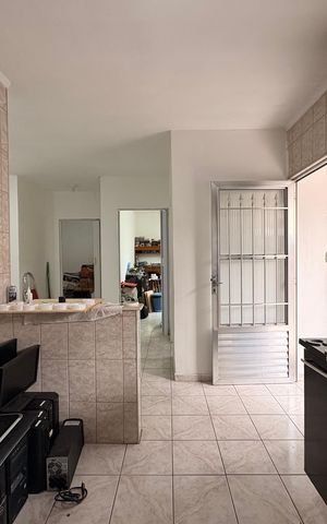 Casa à venda com 235m², 7 quartos e 6 vagas Casa à venda com 235m², 7 quartos e 6 vagasCozinha casa 2