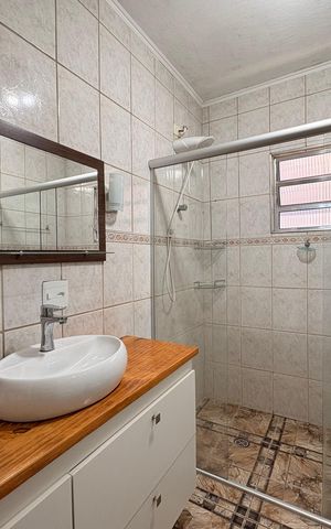 Casa à venda com 235m², 7 quartos e 6 vagas Casa à venda com 235m², 7 quartos e 6 vagasBanheiro