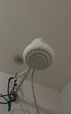 Apartamento para alugar com 60m², 2 quartos e sem vagaBanheiro - Chuveiro