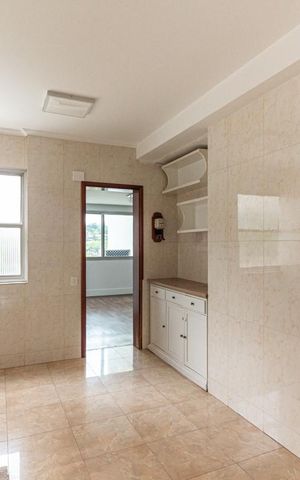 Apartamento à venda com 253m², 3 quartos e 3 vagas Apartamento à venda com 253m², 3 quartos e 3 vagasCozinha