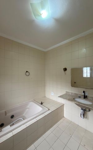 Casa à venda com 171m², 3 quartos e 1 vagaQuarto 1 - Suíte Banheiro 