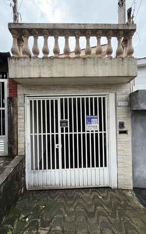 Casa à venda com 171m², 3 quartos e 1 vagaFachada