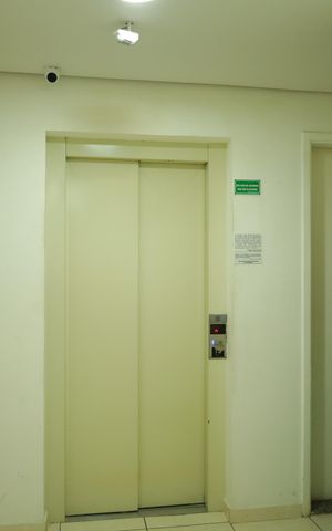 Apartamento para alugar com 42m², 2 quartos e 1 vagaÁrea comum - Saguão do andar