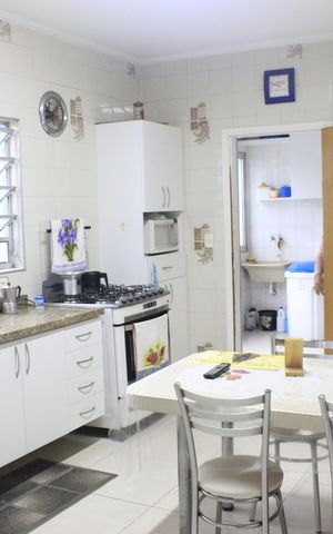 Casa à venda com 250m², 3 quartos e 2 vagasCozinha 