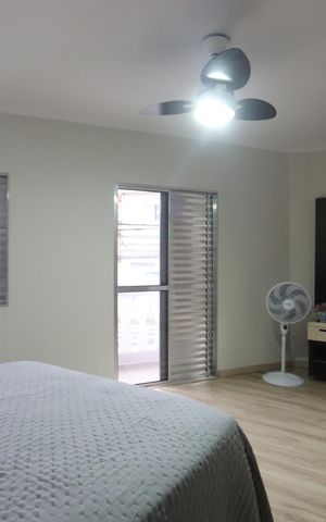 Casa à venda com 240m², 4 quartos e 2 vagasSuíte