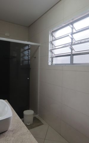 Casa à venda com 240m², 4 quartos e 2 vagasBanheiro