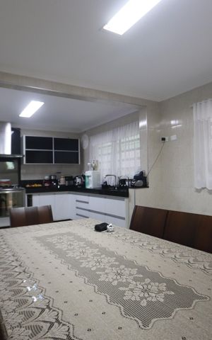 Casa à venda com 240m², 4 quartos e 2 vagasCopa