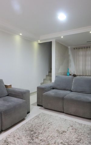 Casa à venda com 240m², 4 quartos e 2 vagasSala