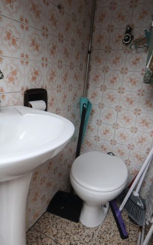 Casa à venda com 240m², 4 quartos e 2 vagasBanheiro de serviço