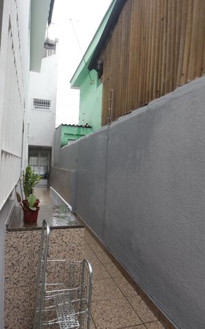 Casa à venda com 240m², 4 quartos e 2 vagasCorredor Lateral