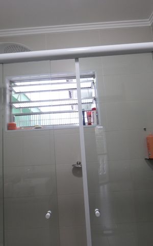 Casa à venda com 240m², 4 quartos e 2 vagasBanheiro da Suíte