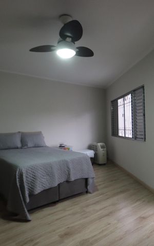 Casa à venda com 240m², 4 quartos e 2 vagasSuíte