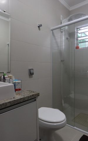Casa à venda com 240m², 4 quartos e 2 vagasBanheiro da Suíte