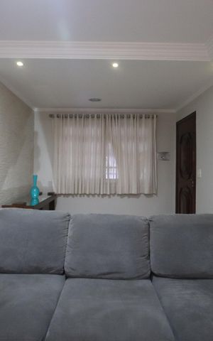 Casa à venda com 240m², 4 quartos e 2 vagasSala