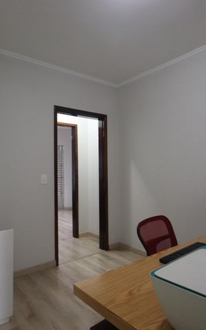 Casa à venda com 240m², 4 quartos e 2 vagasEscritório