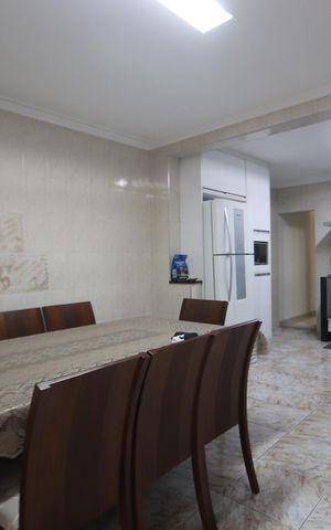 Casa à venda com 240m², 4 quartos e 2 vagasCopa