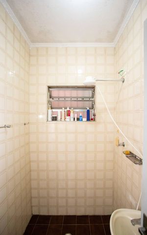 Casa à venda com 106m², 4 quartos e 2 vagasBanheiro