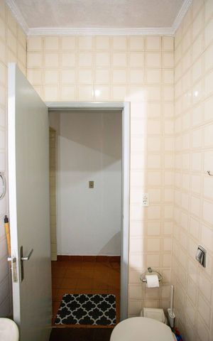 Casa à venda com 106m², 4 quartos e 2 vagasBanheiro