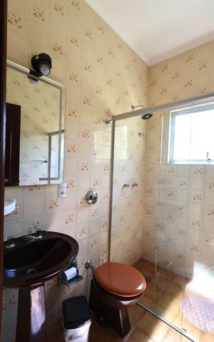 Casa para alugar com 290m², 3 quartos e 4 vagasBanheiro