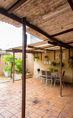 Casa à venda com 220m², 2 quartos e 2 vagas Casa à venda com 220m², 2 quartos e 2 vagasQuintal/Jardim