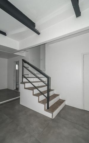 Casa à venda com 310m², 3 quartos e 2 vagas Casa à venda com 310m², 3 quartos e 2 vagasSala