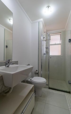 Apartamento para alugar com 62m², 2 quartos e 2 vagas Apartamento para alugar com 62m², 2 quartos e 2 vagasBanheiro da Suíte