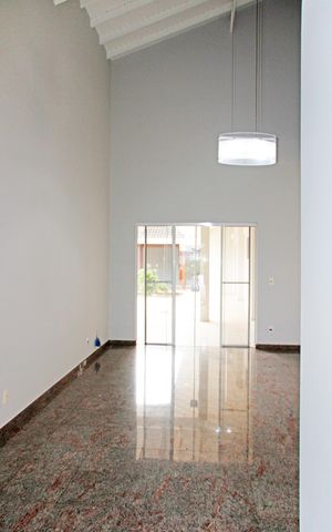 Casa de condomínio à venda com 800m², 3 quartos e 7 vagasSala